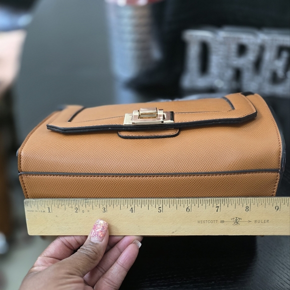 Elegant Tan Women's Bag Set - Picture 3 of 10